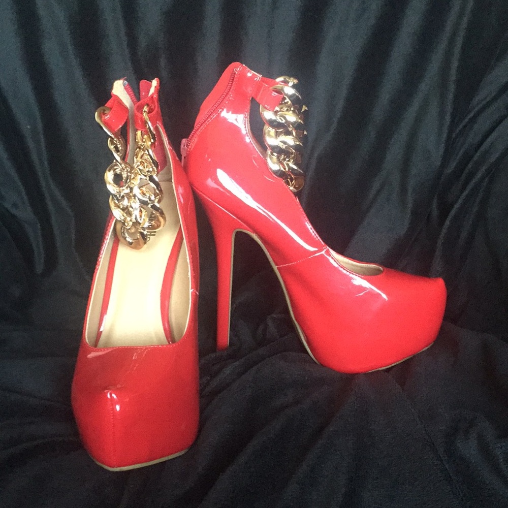 Red pump heels 👠👠